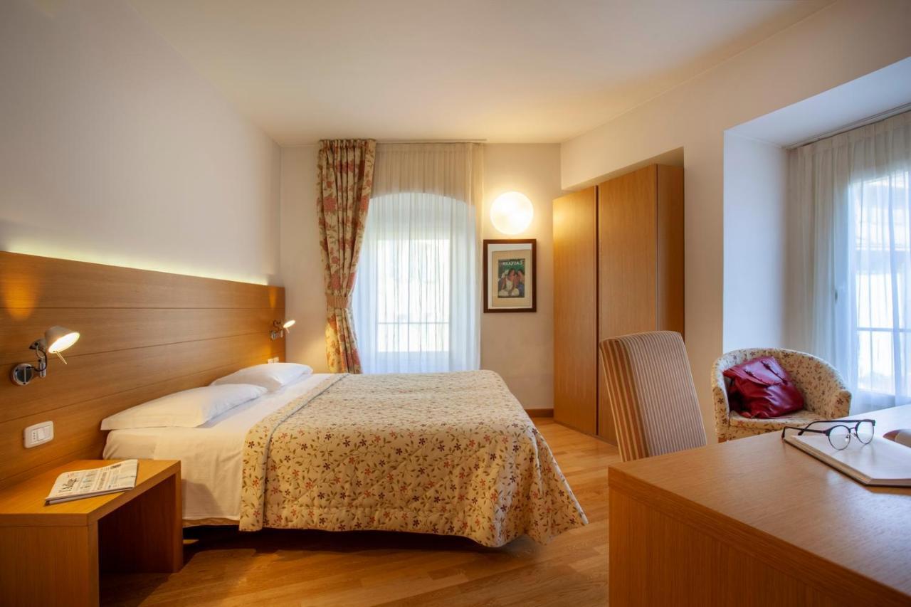 Hotel Romanda ليفيكو ترمي المظهر الخارجي الصورة