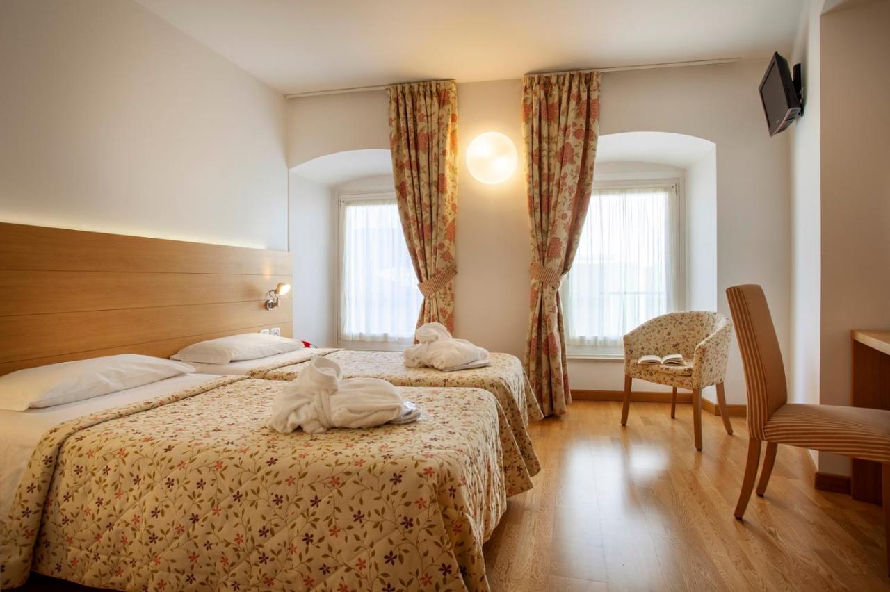 Hotel Romanda ليفيكو ترمي المظهر الخارجي الصورة