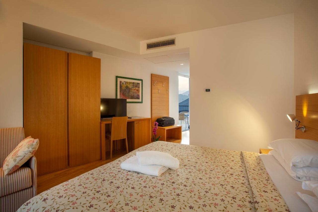 Hotel Romanda ليفيكو ترمي المظهر الخارجي الصورة