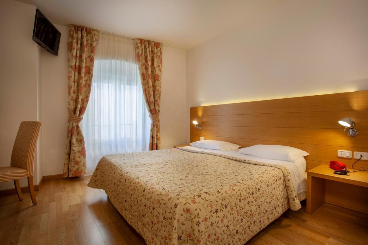 Hotel Romanda ليفيكو ترمي المظهر الخارجي الصورة